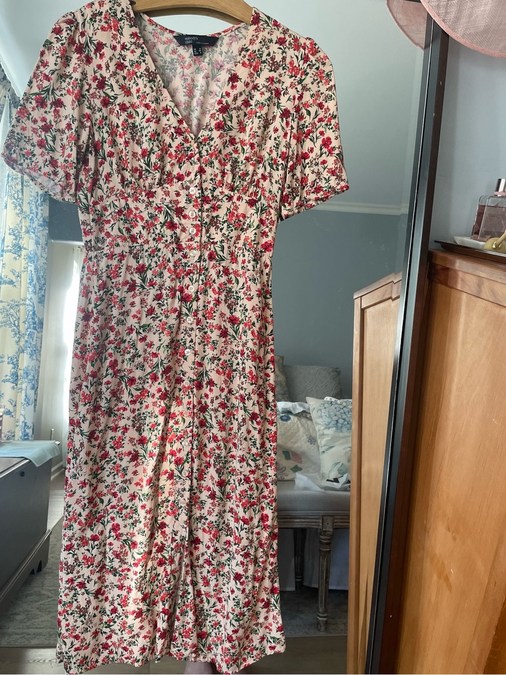 Nobody's Child Alexa pink Midi Dress with Red Floral Print - Picture 4 of 4